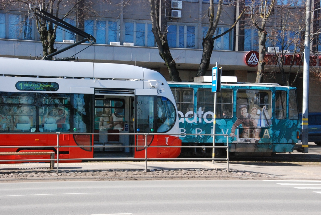 Tiesa lemj apcietināt par tramvaja vadītāja Liepājā nogalināšanu aizdomās turēto vīrieti