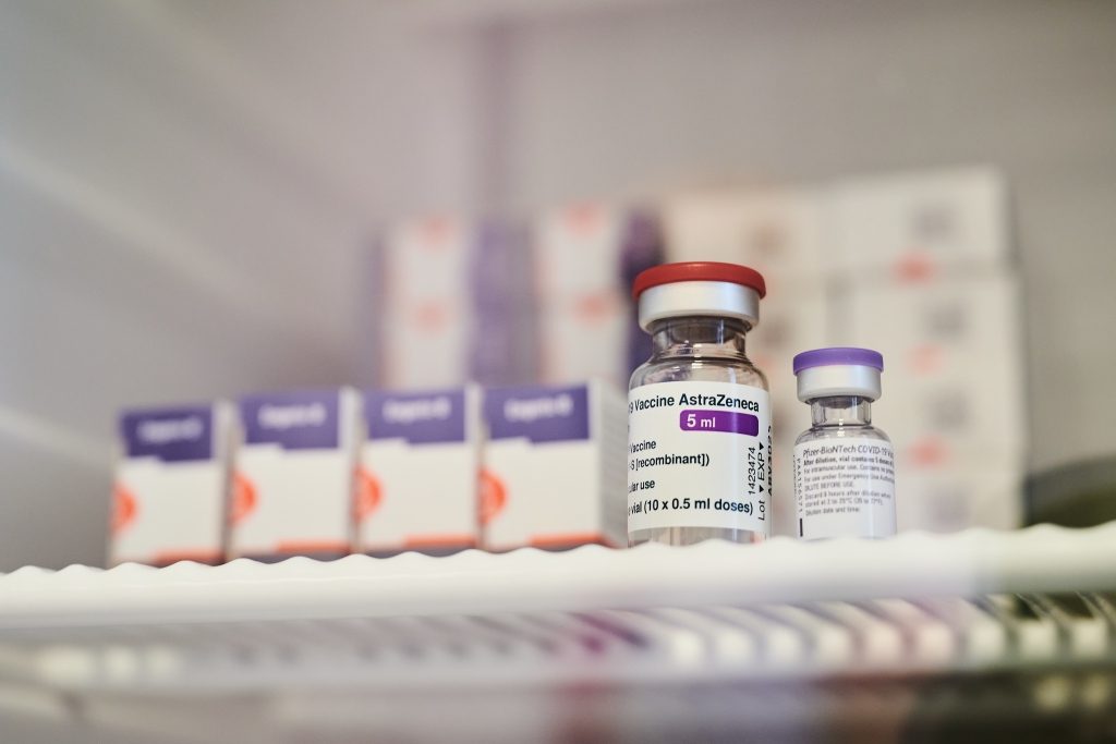 EZA amatpersona sasaista "AstraZeneca" vakcīnu ar trombu veidošanos