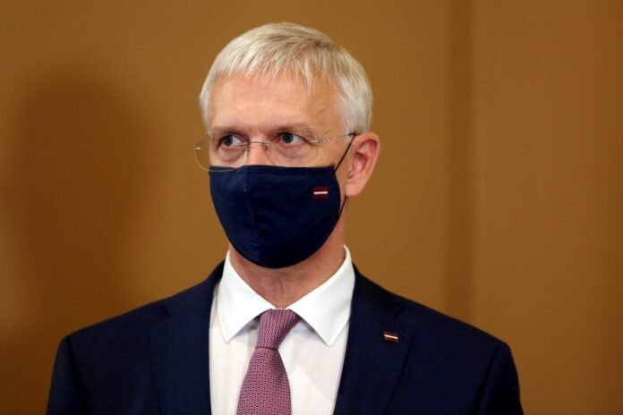 Kariņš patlaban neredz iespēju lemt par Covid-19 ierobežojumu mīkstināšanu