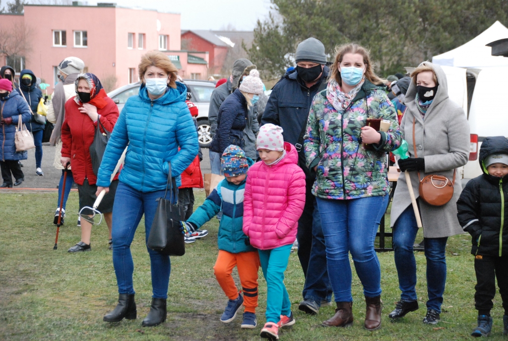 FOTO: Durbē priecājas par atkalredzēšanos Pavasara tirdziņā