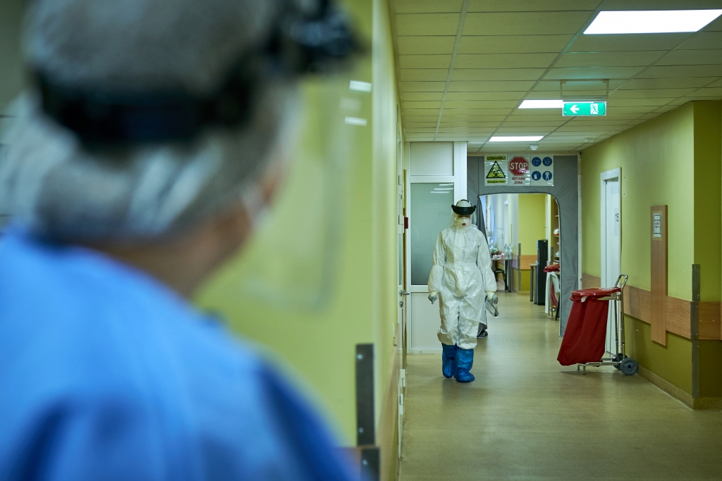 Svētdien atklāti 338 Covid-19 gadījumi un viens sasirgušais miris