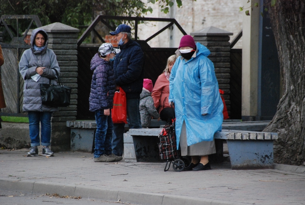 Pret Covid-19 vakcinētajiem rosina ļaut brīvāk pulcēties un apsvērt dažādus labumus vakcinēšanas stimulēšanai