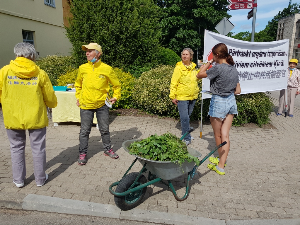 Durbē protestē pret orgānu izņemšanu