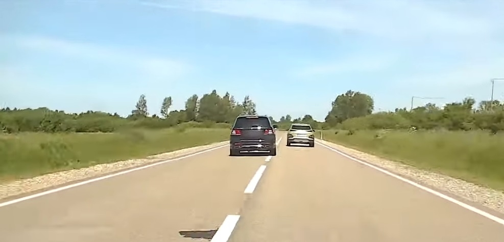 VIDEO: Policija aptur autovadītāju, kurš steidzas uz Liepāju ar ātrumu 169 kilometri stundā