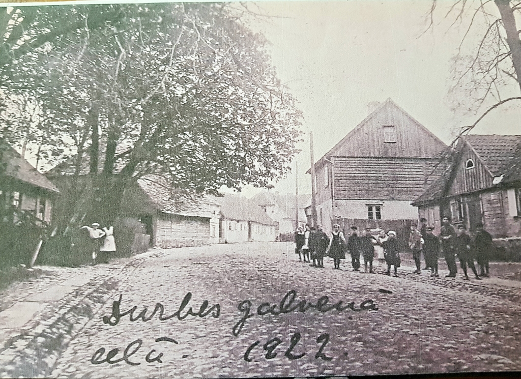 Durbe gatavo galveno ielu ceļojumam laikā