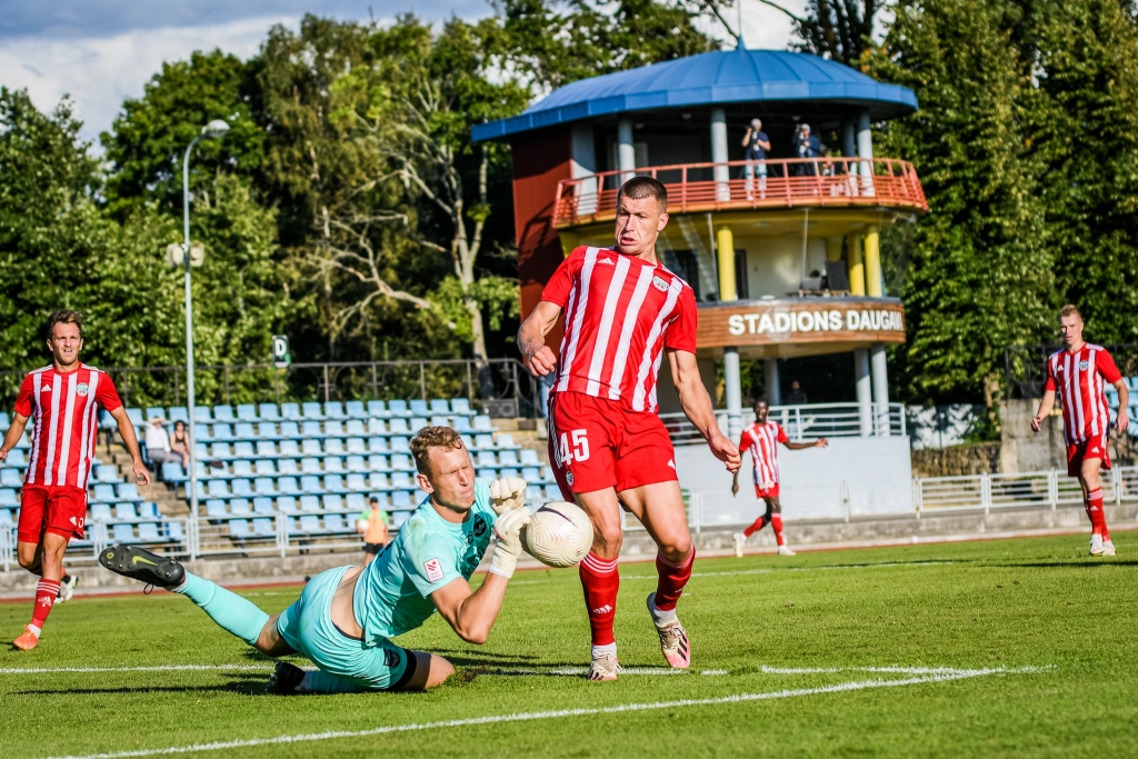 Latvijas futbola virslīgā "Liepāja" pārspēj "Valmieru", neļaujot tai atgūt vadību turnīra tabulā