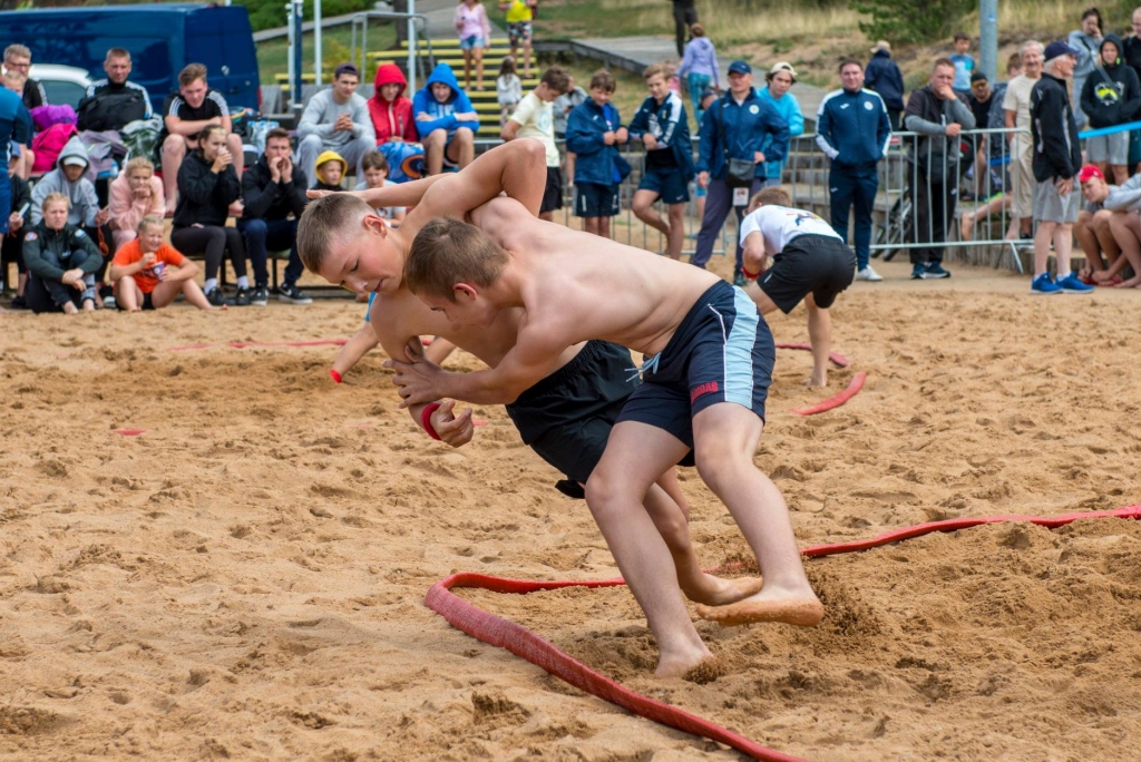 Liepājas Kompleksās sporta skolas cīkstoņi mājās atved medaļas