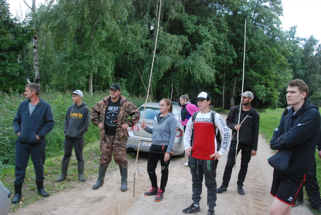 FOTO: Vībiņos sacensībās ar lazdas kātiem izbauda copes garšu