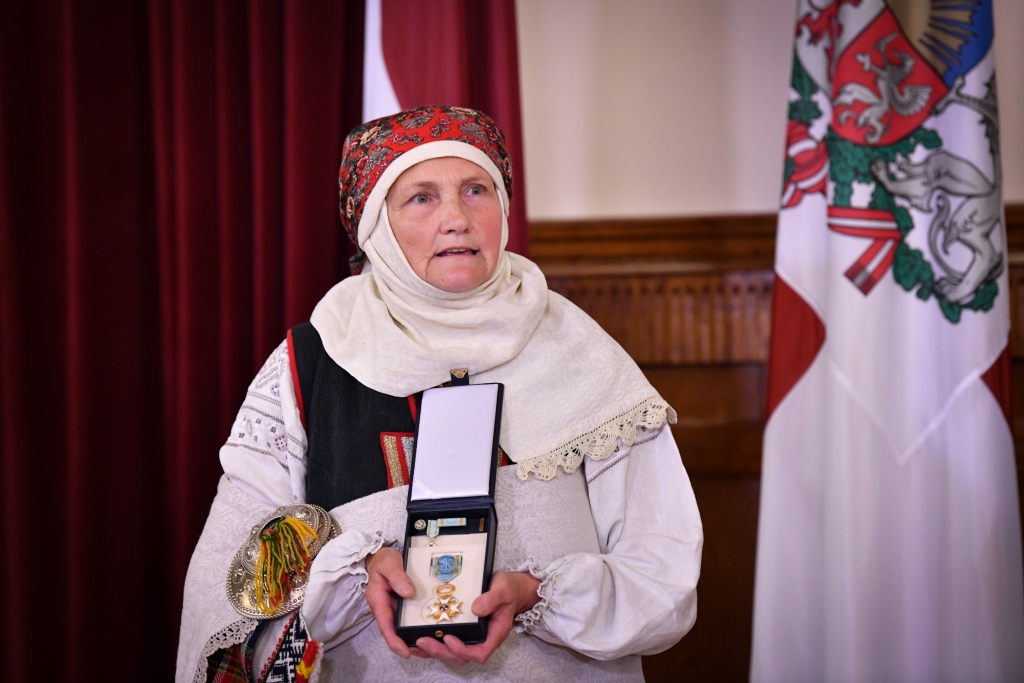 FOTO: Latvijas valsts augstākos apbalvojumus pasniedz Sandrai Aigarei, Andrim Vasiļevskim, Jurim Raķim un citām mūspuses personībām