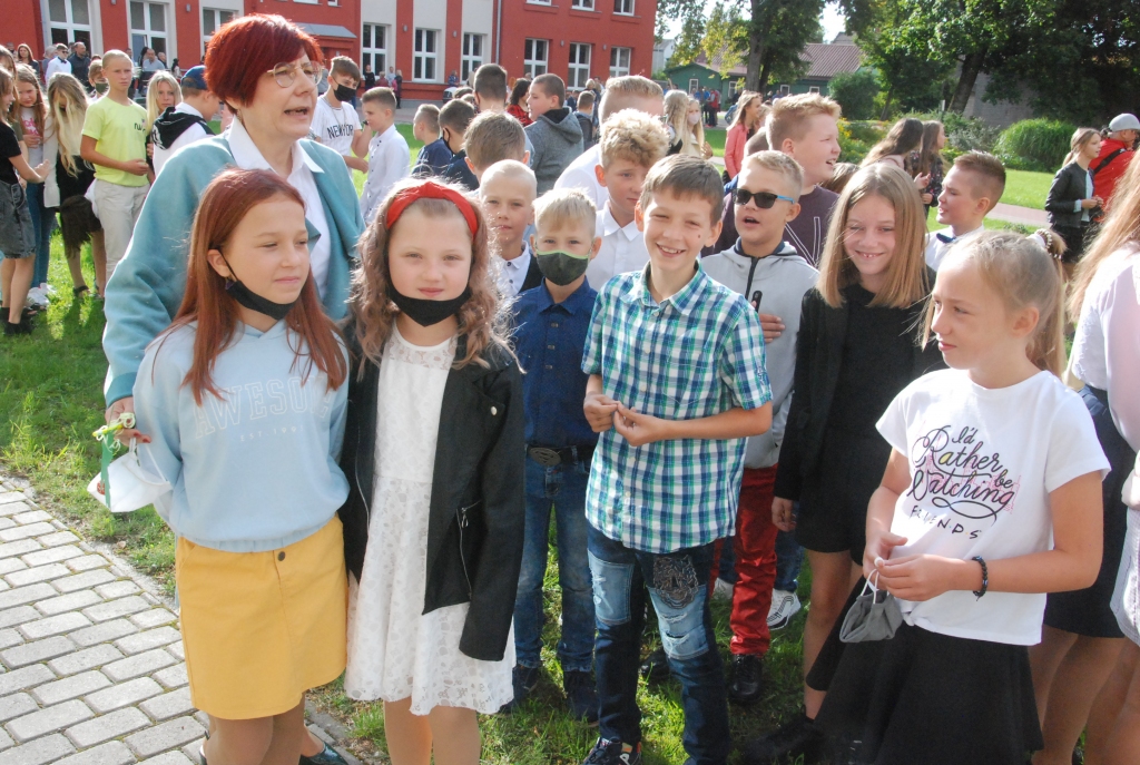  FOTO: Grobiņā 1. septembrī - rekordliels pirmklasnieku skaits