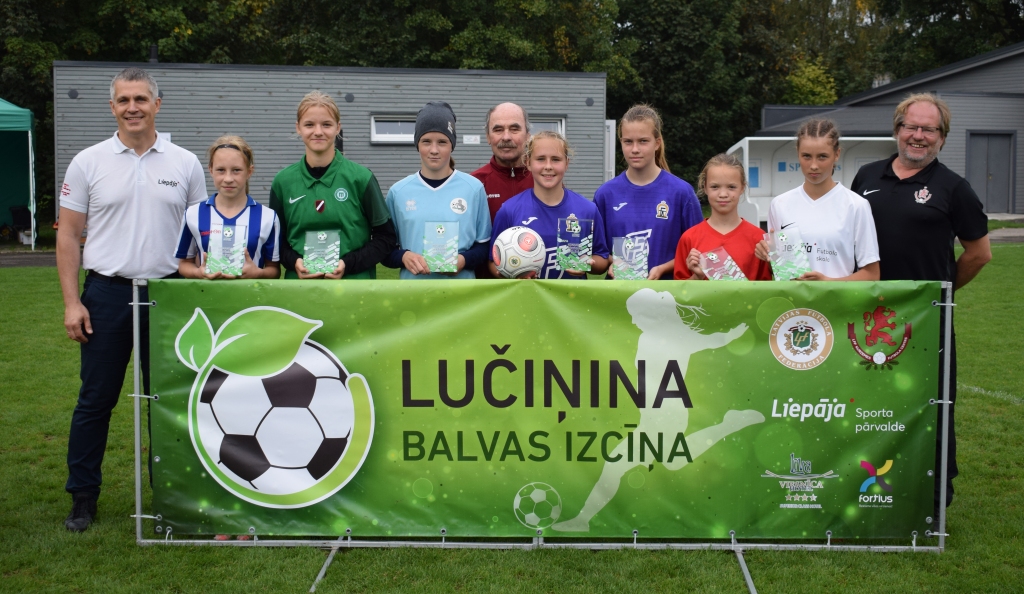 Lučiņina kausu izcīna FK "Olaine" meitenes; liepājnieces - otrās