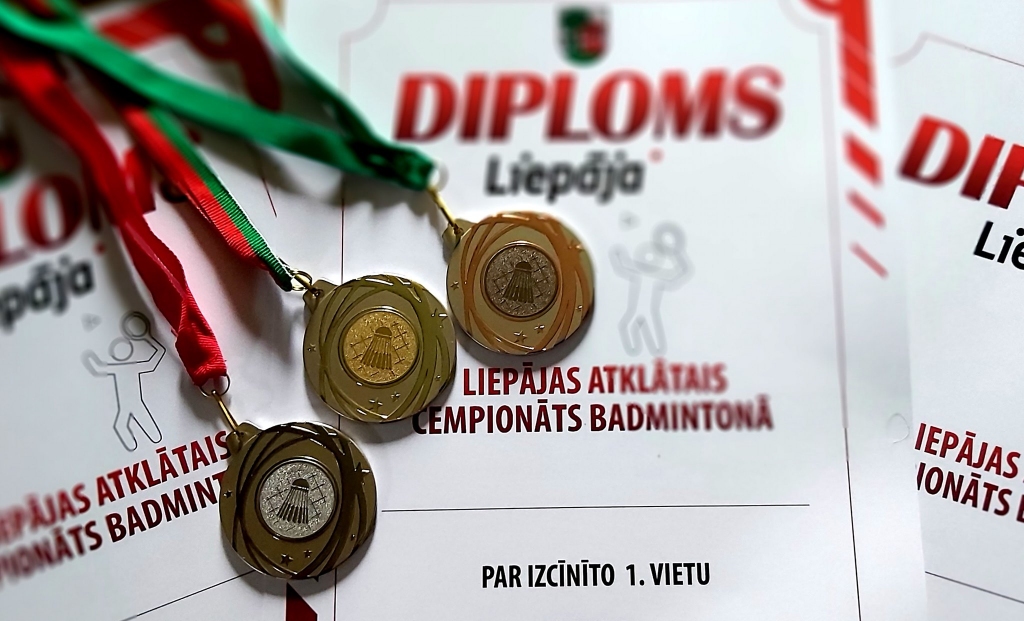 Liepājas badmintonisti izcīna visu kalumu medaļas pilsētas atklātajā čempionātā