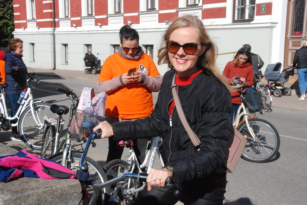 FOTO: Liepājā dodas velobraucienā "Diena bez auto"