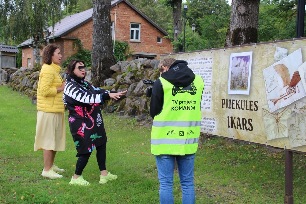 FOTO: Madars Razma Valmierā, bet Baiba Sipeniece-Gavare - Priekulē. Kurš uzvarēs?