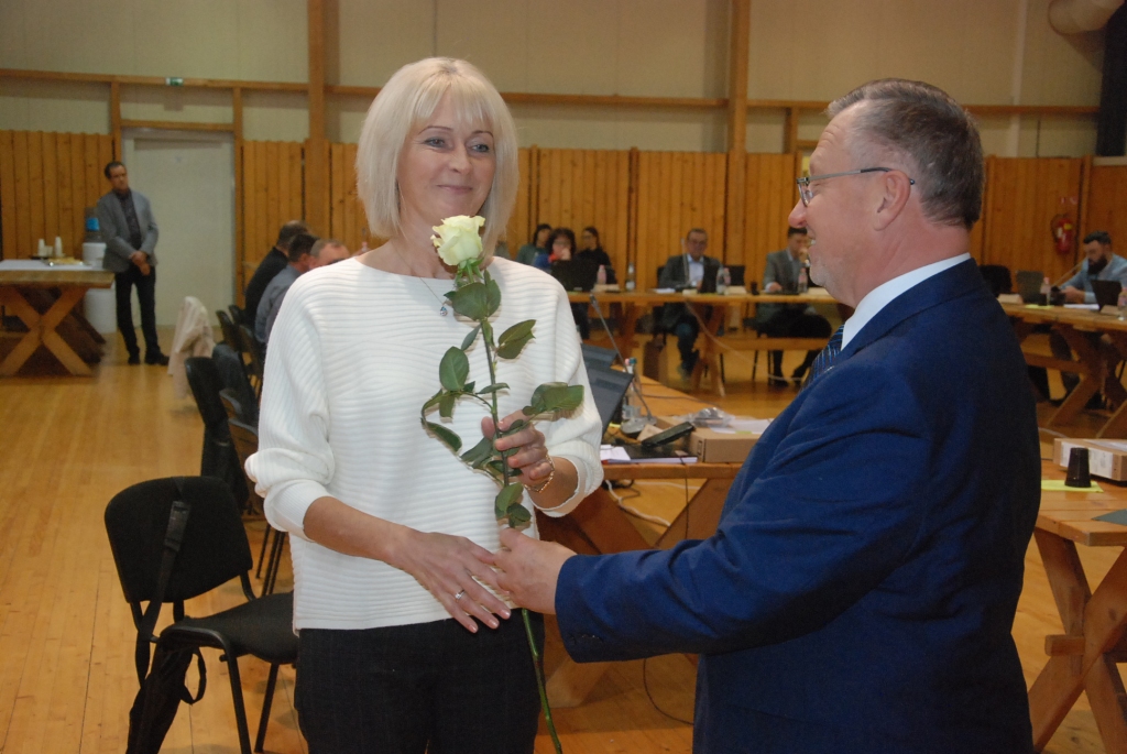 FOTO: Dienvidkurzemes novadā ievēl pilsētu un pagastu pārvaldniekus