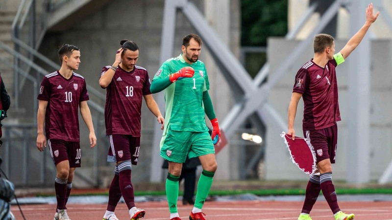 Latvijas futbolisti izrāda pretestību un minimāli zaudē Nīderlandei