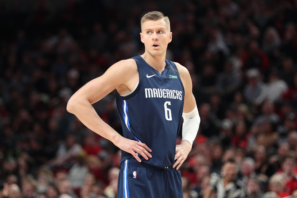 Porziņģis gūst 17 punktus "Mavericks" uzvarā NBA pirmssezonas pārbaudes spēlē