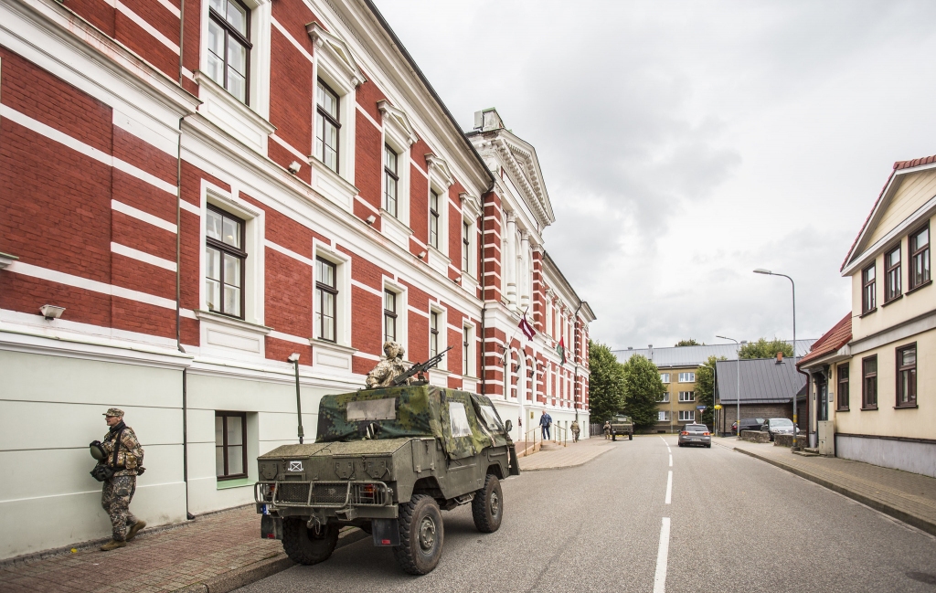 VM: Militārais "lokdauns" būtu sliktākais variants, kuru šobrīd piemin tikai teorētiski