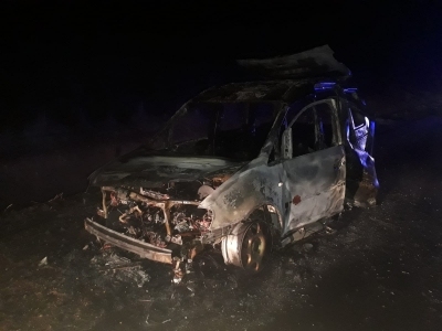 Gulbenes novadā šoferis policijas pārbaudes laikā uzspridzina automašīnu, ievainojot divus policistus