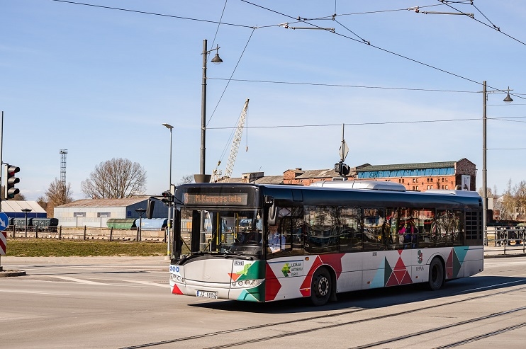 Jaunāko klašu skolēniem atjaunos braukšanas maksas atvieglojumus Liepājas sabiedriskajā transportā