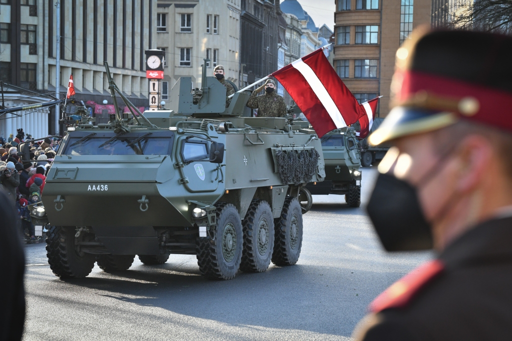 FOTO: Latvijas dzimšanas dienas svinības Rīgā